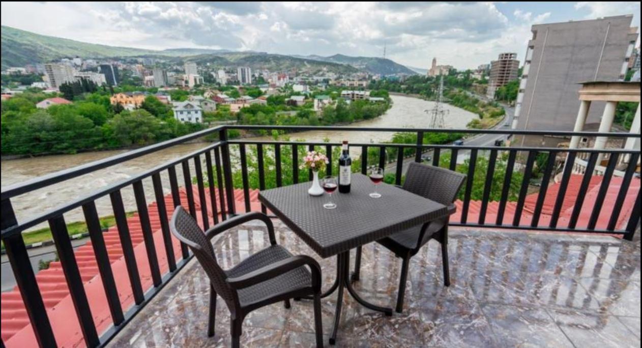 7 Star Bed and Breakfast Tbilisi Exteriör bild